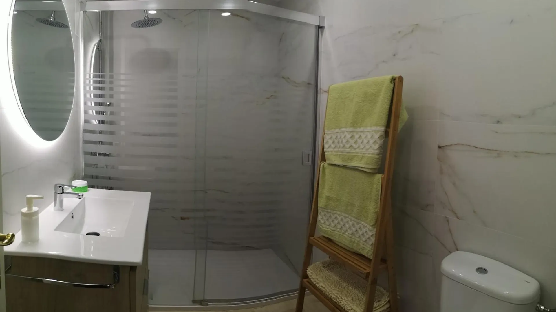 Acogedor apartamento de dos dormitorios en Playamar - Torremolinos España